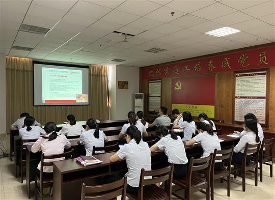 亚搏集团有限公司
组织参加疫情常态化下建筑企业经营管理风险管控培训